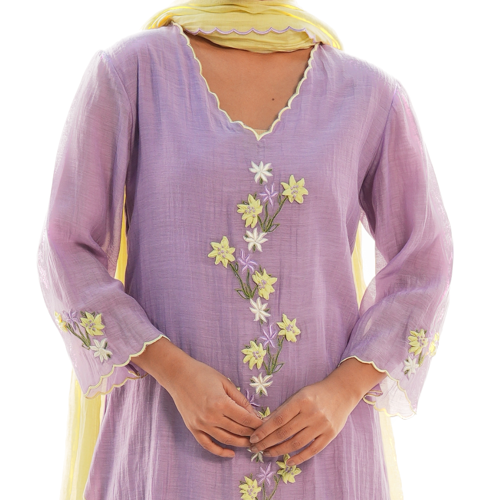 A women wearing purple colored kurta set with lemon colored dupatta.