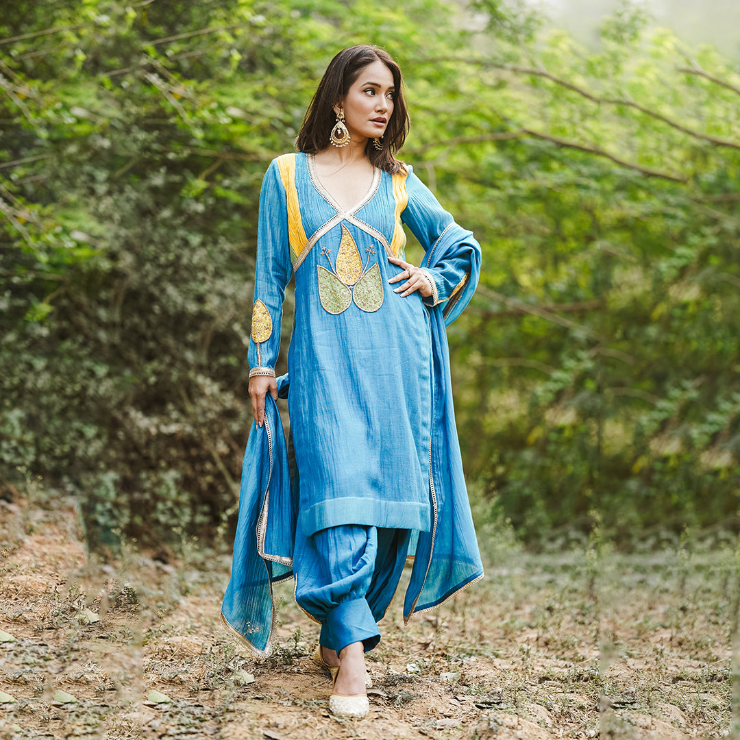 A women wearing Blue Kurta Set with Dupatta.