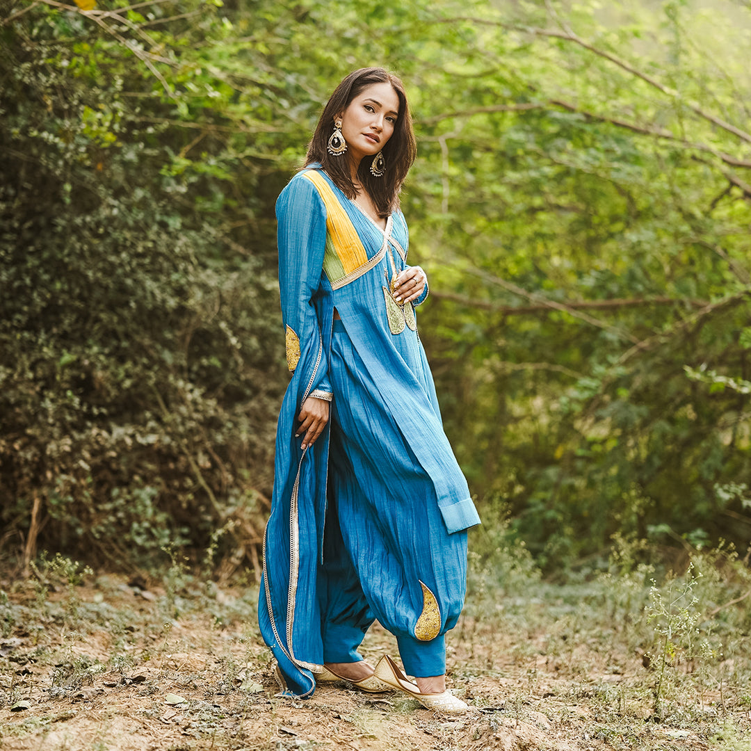 A women wearing Blue Kurta Set with Dupatta.