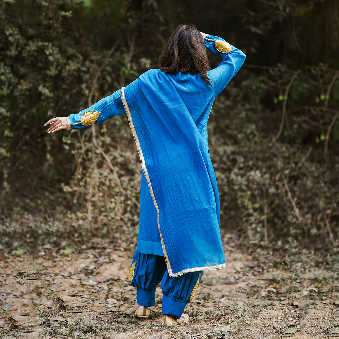 A women wearing Blue Kurta Set with Dupatta.