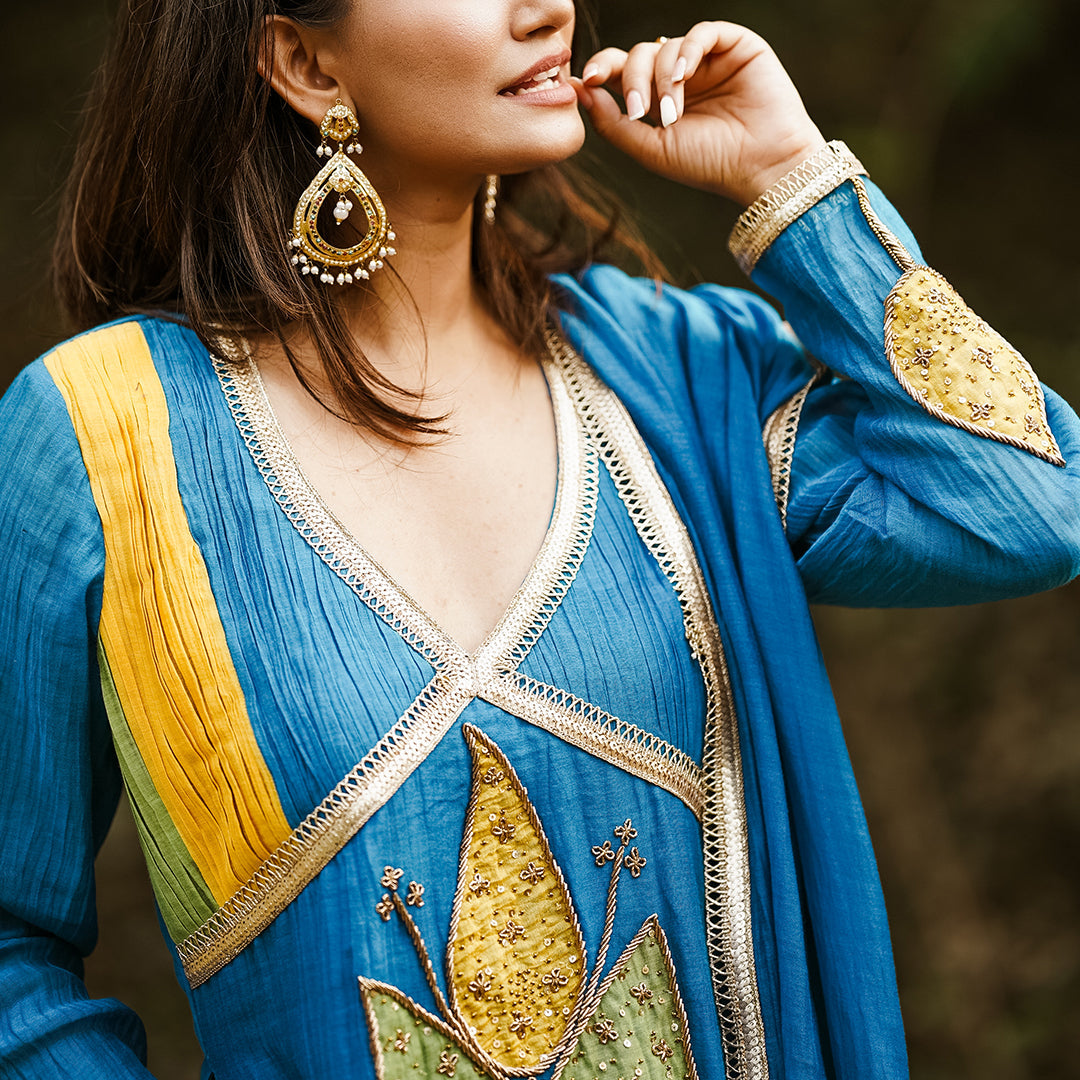 A women wearing Blue Kurta Set with Dupatta.