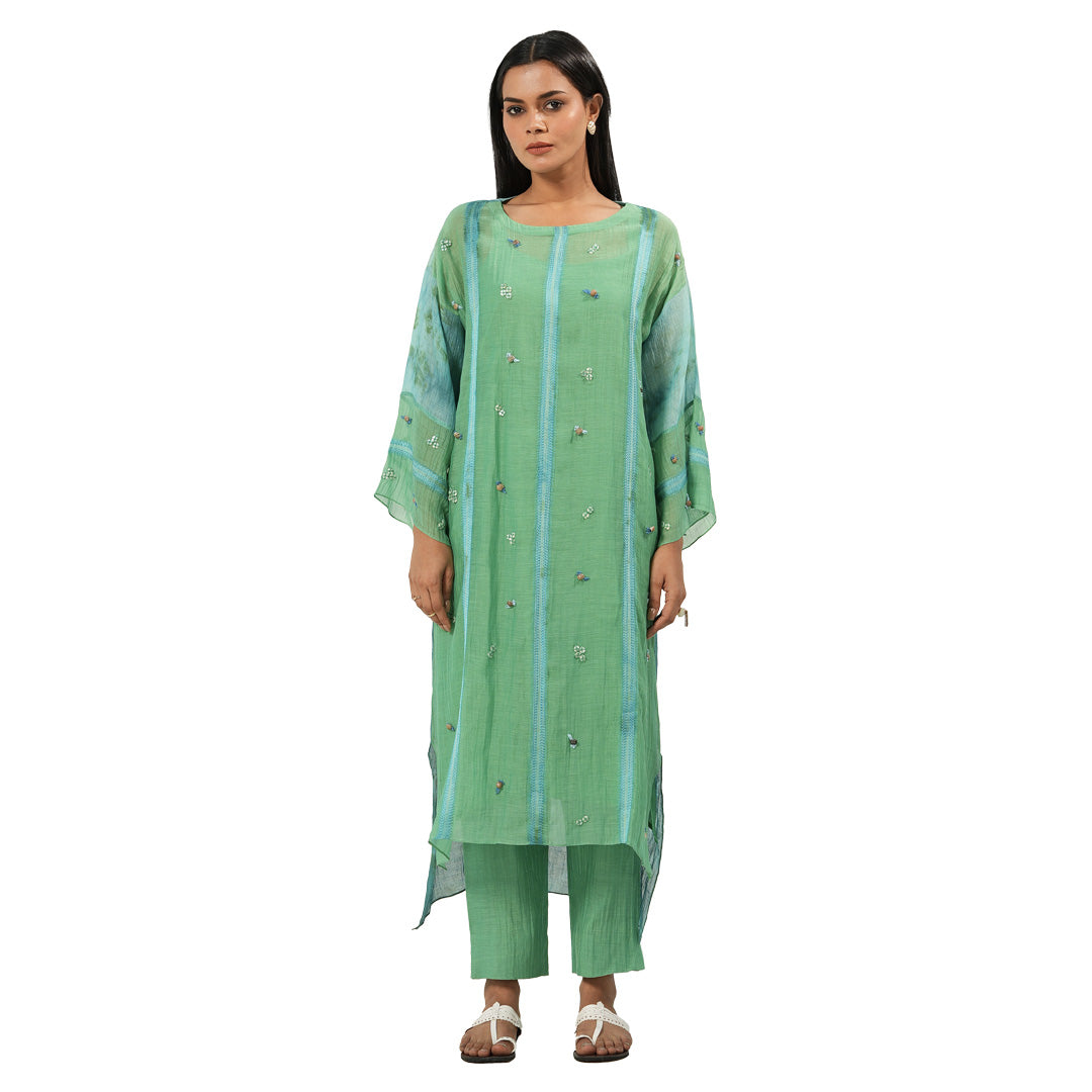 A women wearing Green Kurta Set with pants.