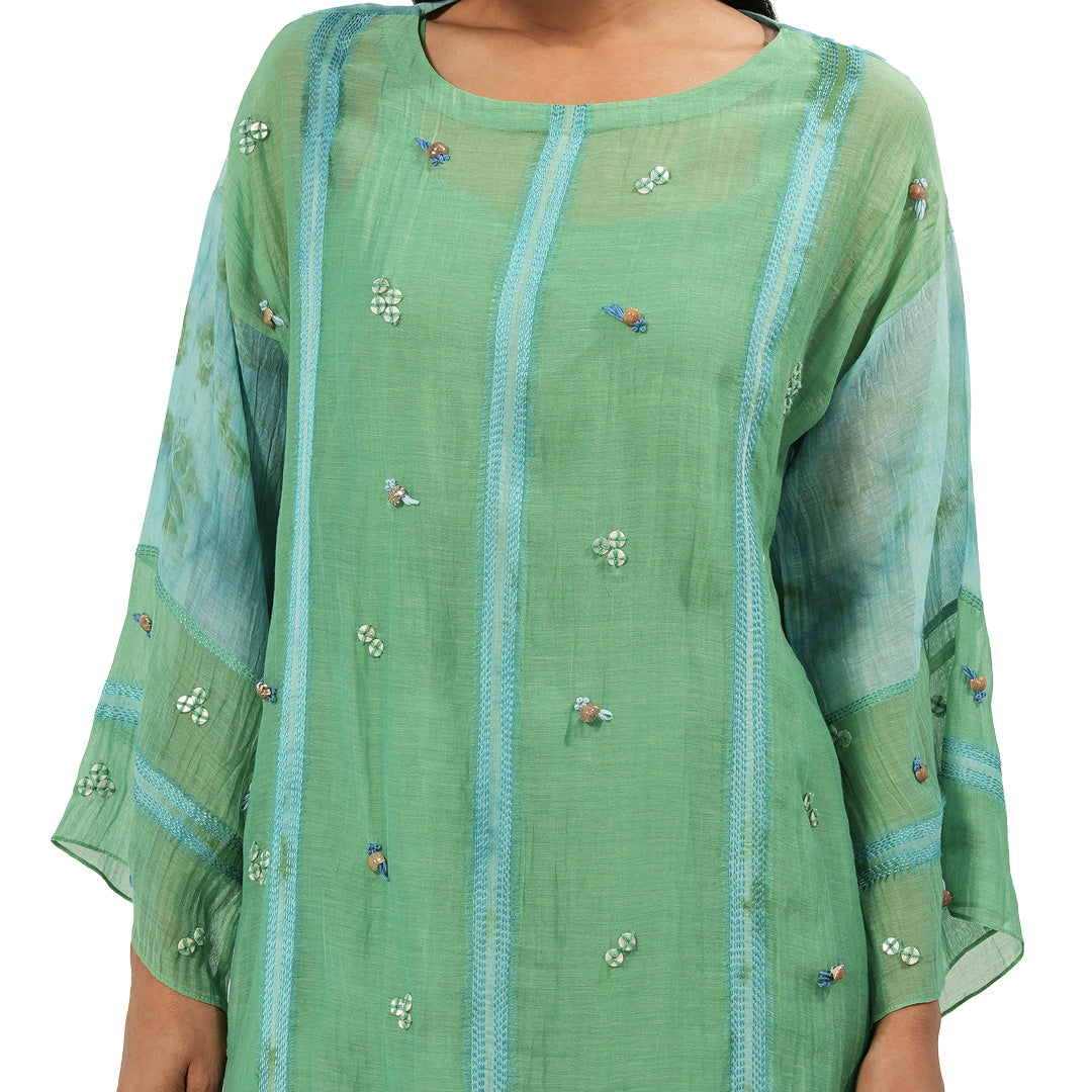 A women wearing Green Kurta Set with pants.