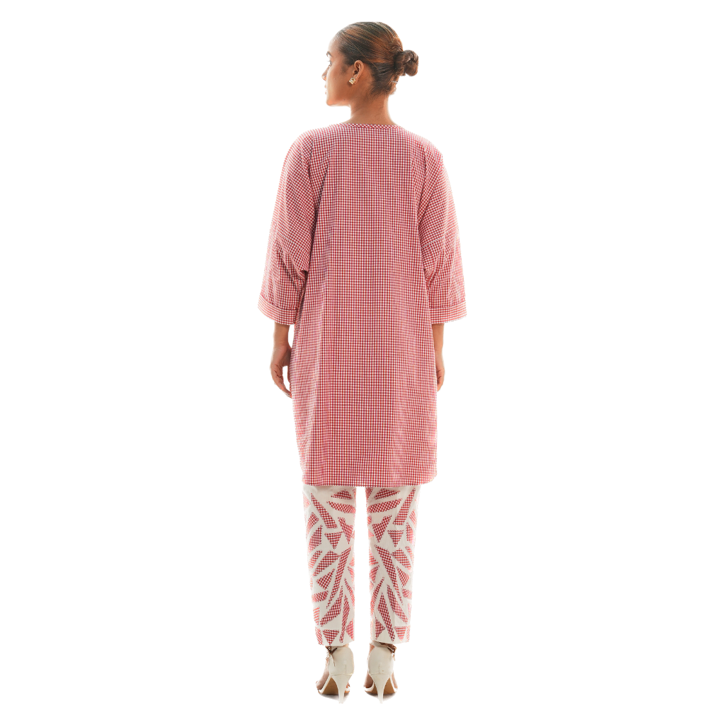 A women wearing beautiful pink and white co-ord set with full sleeves.