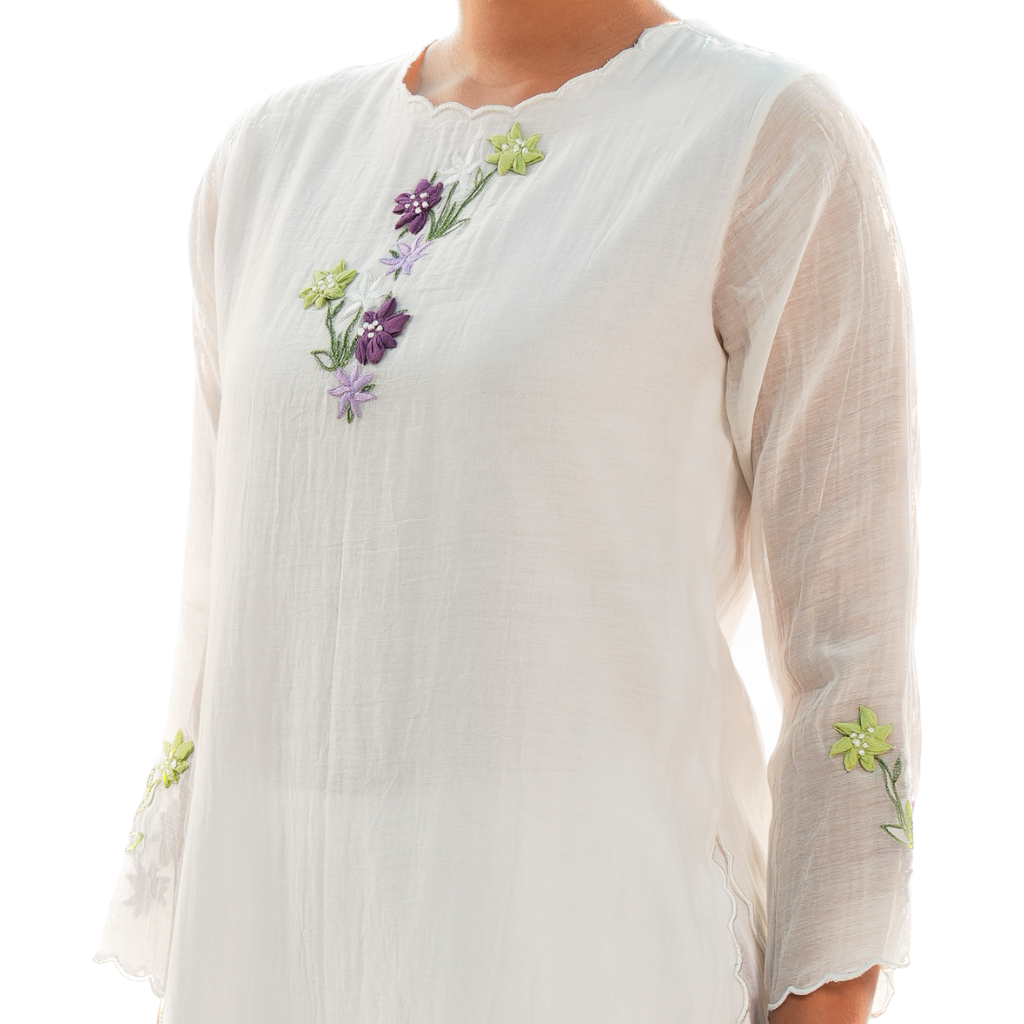 A women wearing designer white kurta set.