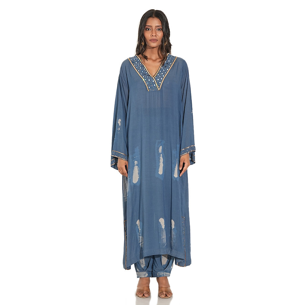 A women wearing blue colored cotton kurta set with full sleeves.