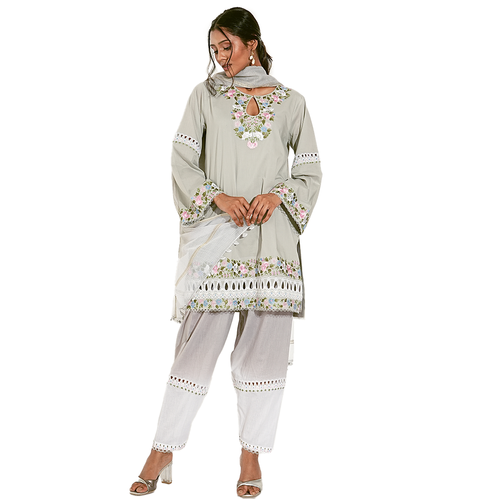 A women wearing grey suit set with pants and dupatta.