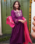 A woman wearing Pink Colored Silk Kurta Set with Organza Dupatta.